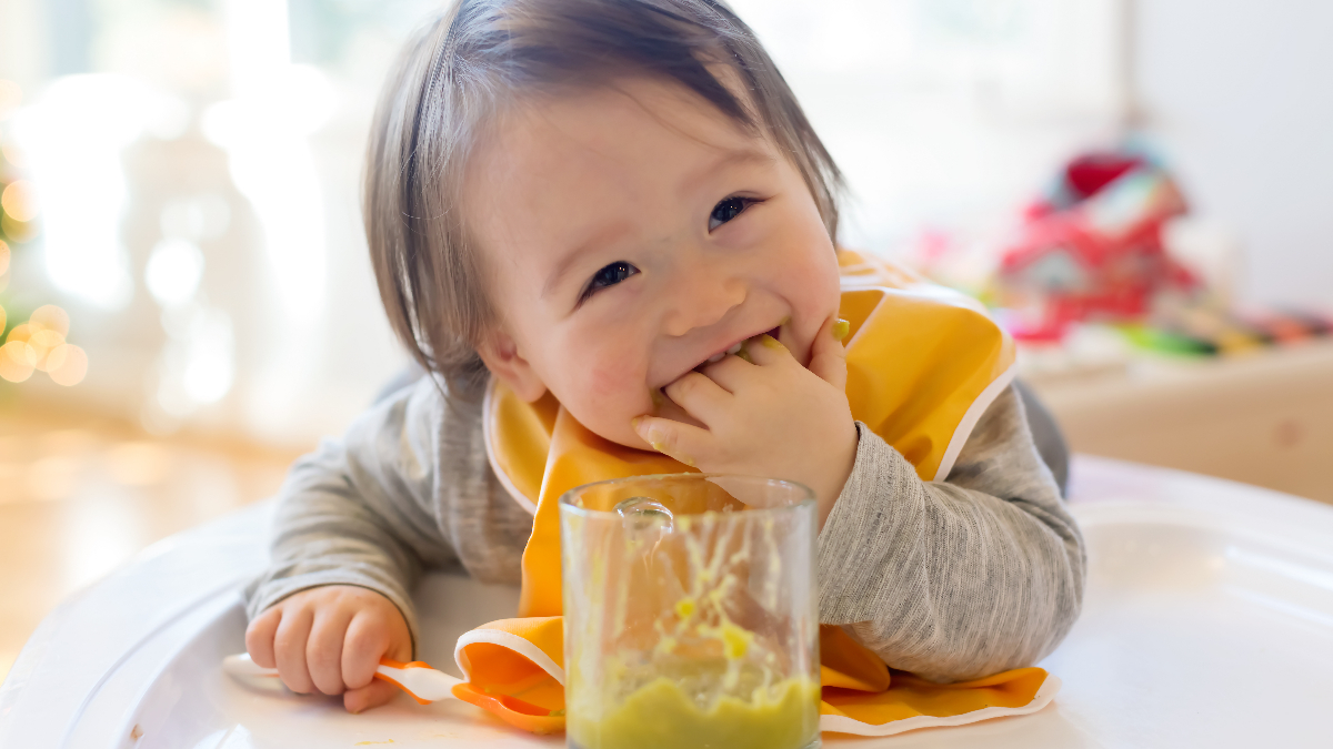 生後10ヶ月の離乳食 遊び食べや食べないときの原因と対処法 子育て情報メディア Kidsna キズナ