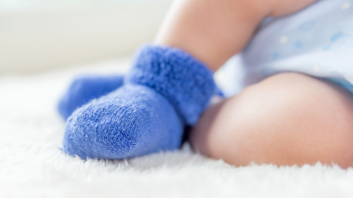 赤ちゃんの靴下のサイズの目安や測り方 サイズアップのタイミングなど 子育て情報メディア Kidsna キズナ
