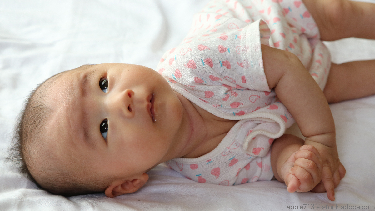 寝返りをするようになった赤ちゃんの服選びのポイント 子育て情報メディア Kidsna キズナ
